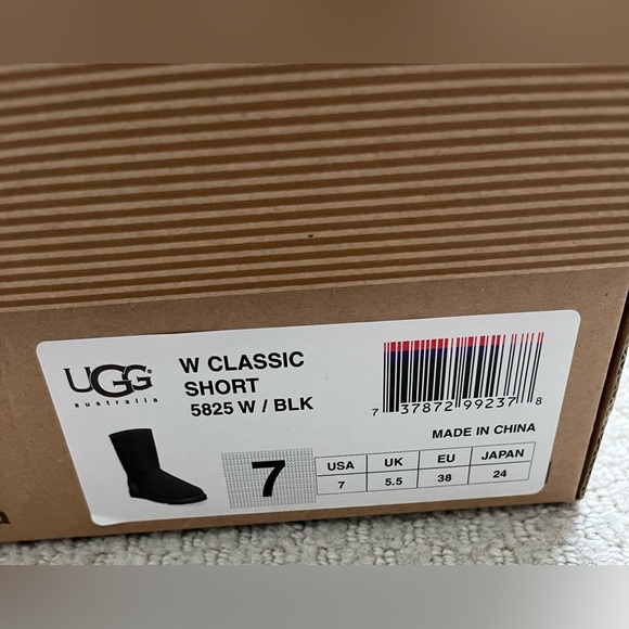 UGG Classic Short Boots - Picture 2 of 6